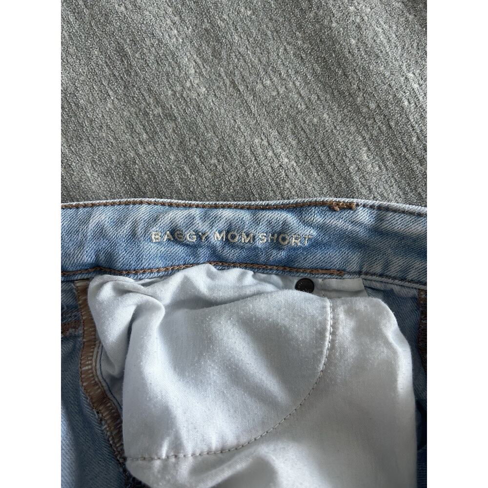 American Eagle Baggy Mom Denim Short 12 Ripped Light Wash - Picture 13 of 16